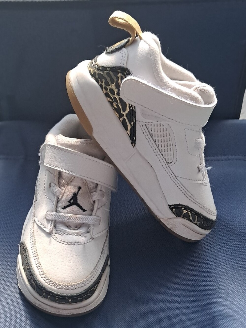 Jordan ,Kids White Athletic Sneakers with Black Accent Size 9C - Picture 5 of 10
